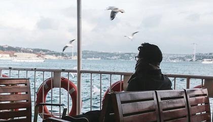 行程结束，中方代表团离开美国，当着全世界面，特朗普送出11个字