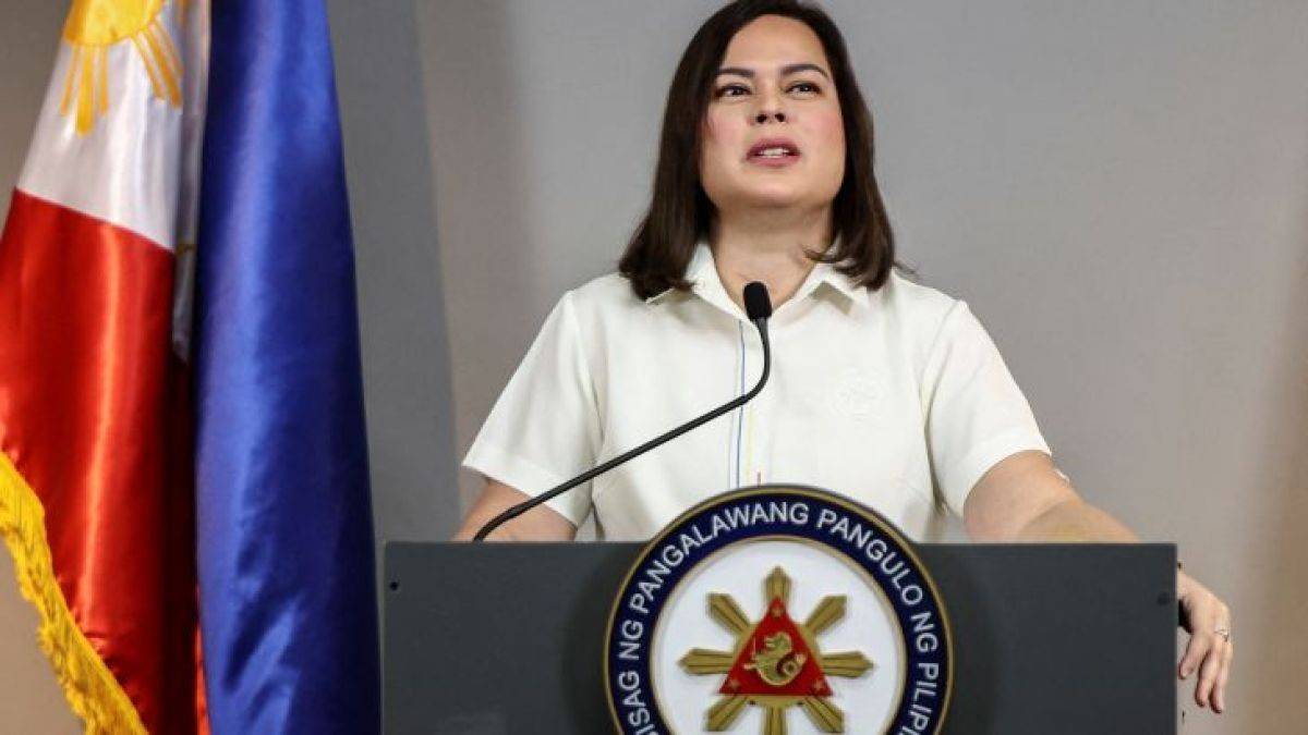 杜特尔特撑不住了，莎拉收到紧急通知，父亲在拘留所昏倒在地，莎拉喊话放他回家！