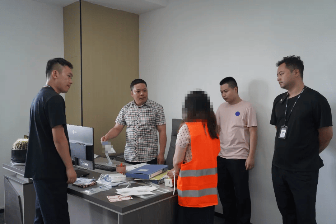 “大师”，你算到自己今天被抓了吗？