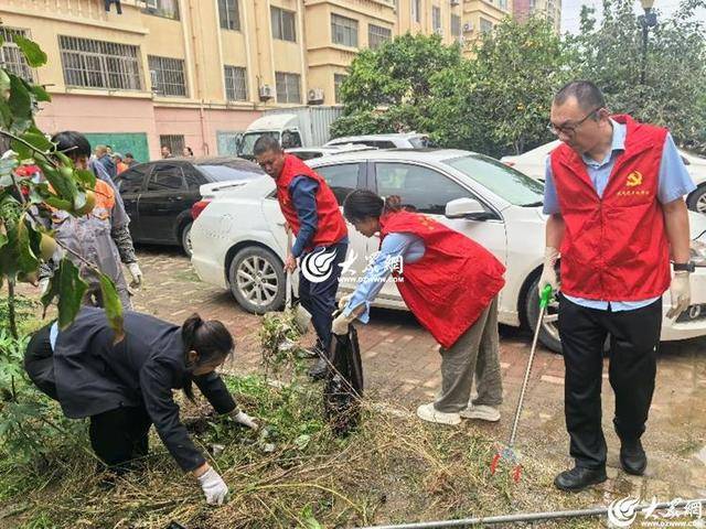 青岛西海岸公用事业集团能源公司广源党支部开展“共建文明社区 宣传供热缴费”活动