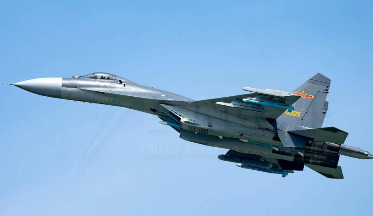 中澳军机再次交锋！解放军苏35发射诱饵弹，严正警告，澳军侦察机落荒而逃