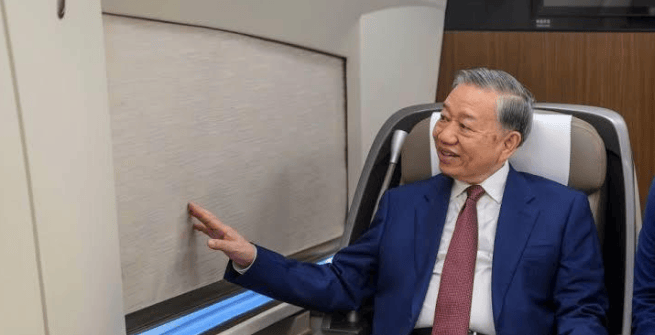 越南批了，多掏30亿对接中国铁路，不让美国宰割，东盟自己说了算！