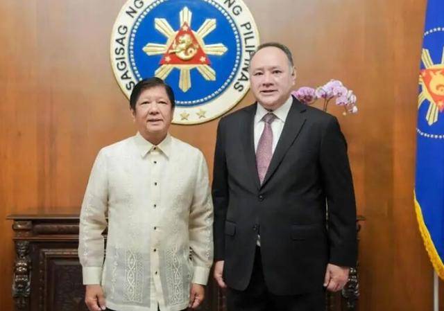 菲律宾冲撞中国海警船后，菲方政府选择沉默，菲防长剑指总统大位