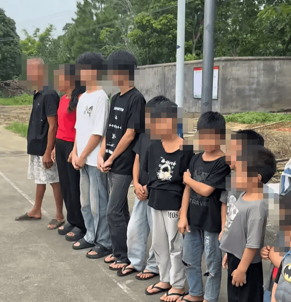 夫妻生育8男5女是自私？没必要搞道德审判
